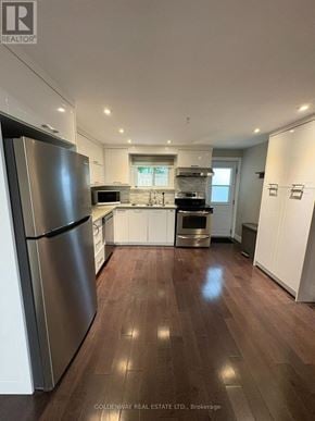 Newmarket (Gorham-College Manor) apartment for rent - A modern kitchen with wooden floors and stainless steel appliances.