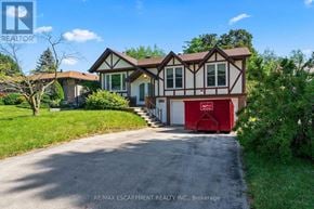 Oakville (Wo West) apartment for rent - A house with a red garage door is for sale.