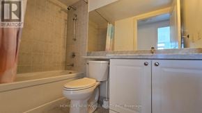 Markham (Unionville) condo for rent - A bathroom with a tub, toilet, and sink.
