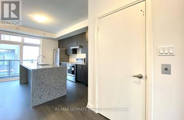 Vaughan (Patterson) townhouse for rent - A kitchen with a refrigerator, microwave, and oven.