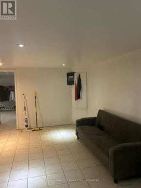 Mississauga (East Credit) apartment for rent - LOWER FLOOR - 27 MAIN STREET