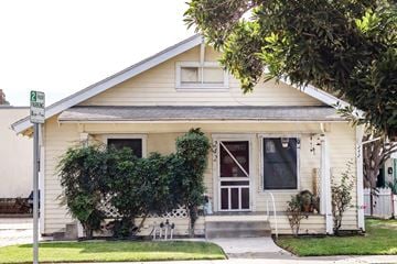 Fullerton apartment for rent - 242 - 242.5 E. Whiting Ave