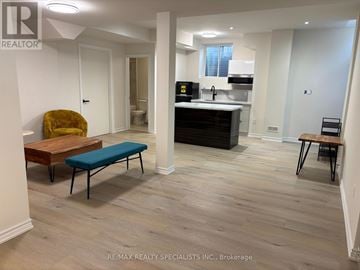 Oakville (Ga Glen Abbey) apartment for rent - A realtor photo of a kitchen and living room.