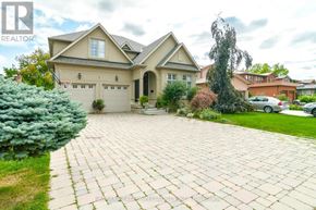 Richmond Hill (South Richvale) apartment for rent - A house with a driveway in front of it.