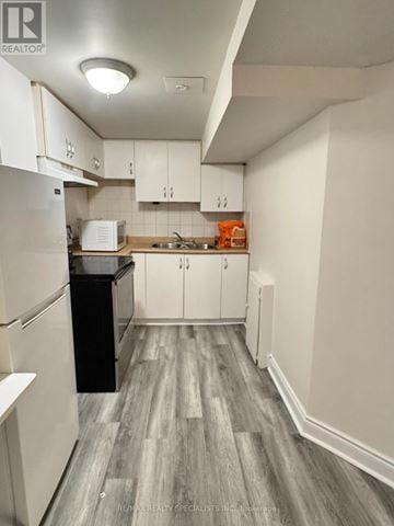 Mississauga (Churchill Meadows) townhouse for rent - A kitchen with white cabinets and a black countertop.