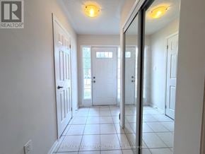 Milton (Ha Harrison) townhouse for rent - A hallway with white walls and a white door.