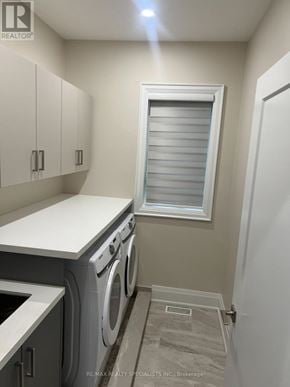 Mississauga (Lakeview) apartment for rent - A laundry room with a washer and dryer.