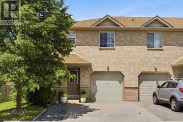 Hamilton (Stoney Creek Mountain) townhouse for rent - A two-story house with a garage is for sale.