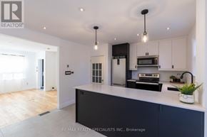 Toronto (Stonegate-Queensway) apartment for rent - 11 DAYTON AVENUE