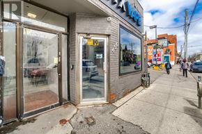 Toronto (Trinity-Bellwoods) apartment for rent - A storefront with a glass door and a sign that reads "VAPE".
