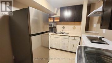 Richmond Hill (Westbrook) apartment for rent - A kitchen with a refrigerator, microwave, and oven.