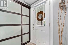 Innisfil (Alcona) townhouse for rent - A door with a wreath on it is in a hallway.