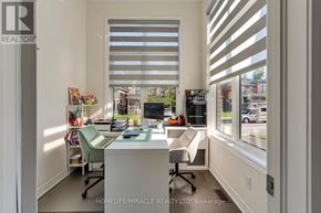Innisfil (Lefroy) apartment for rent - A realtor's office with a view of the street outside.