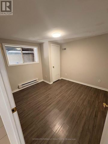 Richmond Hill triplex for rent - 2 - 1571 19TH AVENUE 2