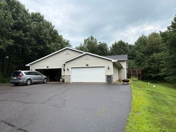 Eau Claire house for rent - 528 Niagara St