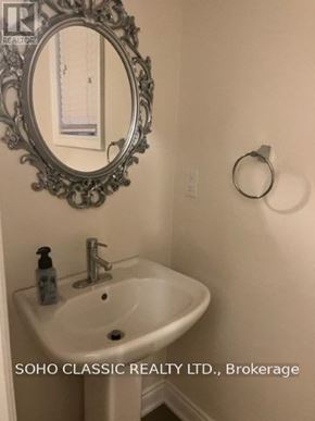 East Gwillimbury (Sharon) apartment for rent - A bathroom with a sink and mirror.