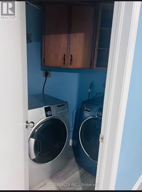 Cambridge apartment for rent - A laundry room with a washer and dryer.