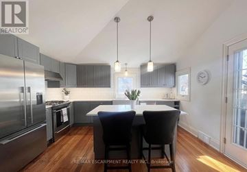 St. Catharines (Downtown) duplex for rent - MAIN - 32 RODMAN STREET MAIN