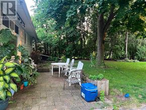 Burlington (Lasalle) apartment for rent - A backyard with a table and chairs.
