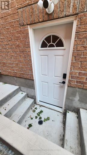 Richmond Hill (Oak Ridges) apartment for rent - 51 WALDRON CRESCENT