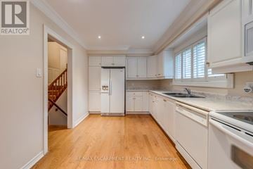 Oakville (Fa Falgarwood) apartment for rent - A kitchen with white cabinets and a wooden floor.