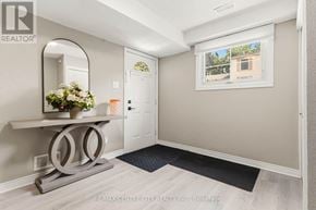 London North (North P) townhouse for rent - A hallway with a mirror, a table with flowers, and a door.