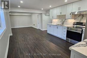 Georgina (Sutton & Jackson's Point) apartment for rent - A spacious kitchen with white cabinets and a marble countertop.