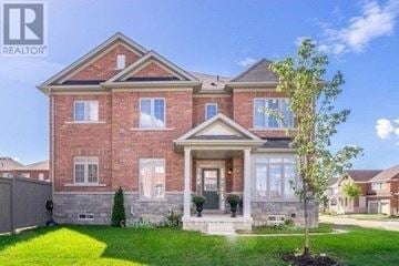 Brampton (Northwest Brampton) apartment for rent - A large brick house with a tree in front.