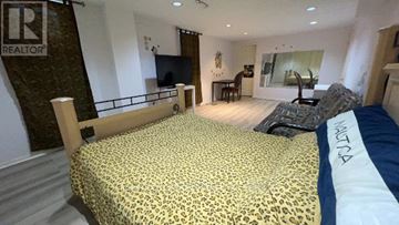 Toronto (Bayview Village) apartment for rent - A bedroom with a leopard print bedspread and a bed with a blue blanket on it.