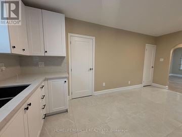 Vaughan (Vaughan Grove) apartment for rent - A kitchen with white cabinets and a marble countertop.