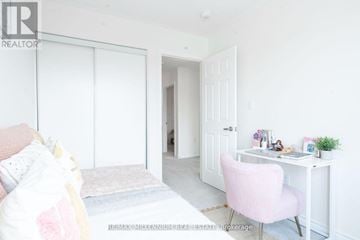 Milton (Cb Cobban) townhouse for rent - A bedroom with a bed, desk, and chair.