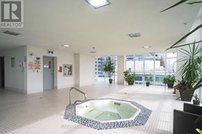 Toronto (Niagara) condo for rent - A hot tub in a spacious room with a white floor and ceiling.
