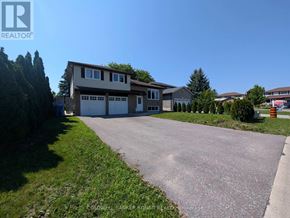 Georgina (Keswick South) apartment for rent - A large house with a driveway in front of it.