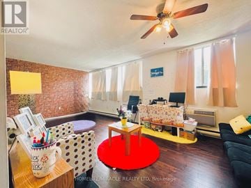 Guelph (Willow West/Sugarbush/West Acres) condo for rent - A living room with a red rug and a ceiling fan.
