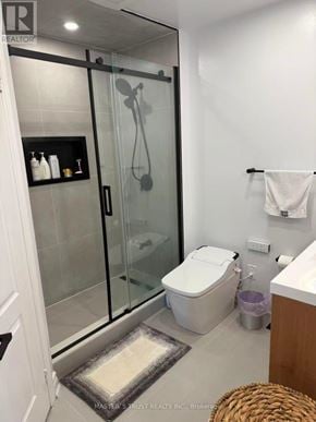 Oakville (Jc Joshua Creek) townhouse for rent - A bathroom with a glass shower door and a white toilet.