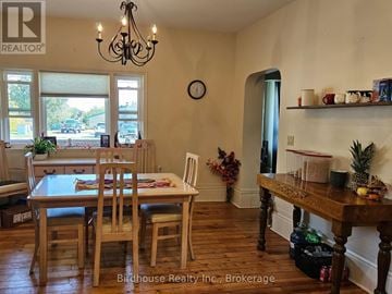 Kawartha Lakes (Lindsay) townhouse for rent - A dining room with a table set for four.