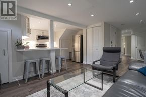 Richmond Hill (Crosby) apartment for rent - A modern living room with a bar area and a glass coffee table.