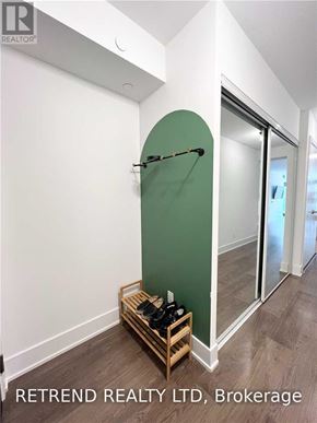 Toronto (Church-Yonge Corridor) condo for rent - A room with a green wall and a wooden bench with a black object on it.