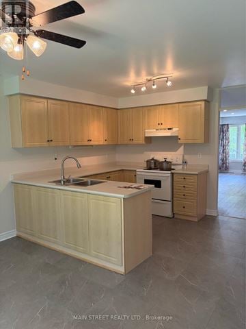 Georgina (Keswick South) apartment for rent - A kitchen with wooden cabinets and a marble floor.