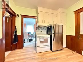 Markham (Unionville) apartment for rent - A kitchen with a refrigerator, oven, and sink.