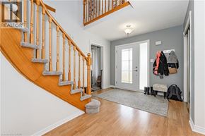 Cambridge apartment for rent - A wooden staircase with a carpeted landing.