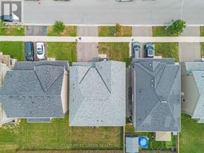 Thorold (Hurricane/Merrittville) apartment for rent - A bird's eye view of a neighborhood with houses and cars.