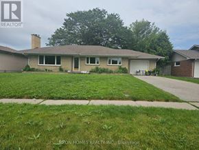 Oshawa (Donevan) apartment for rent - A house with a lawn in front of it.