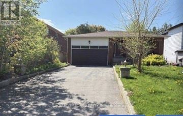 Richmond Hill (Mill Pond) apartment for rent - A house with a garage is for sale.