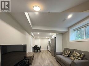 Windsor apartment for rent - 917 Mckay AVENUE Unit# Back Room 1-5