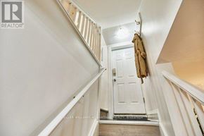 Toronto (The Beaches) multi-family for rent - A hallway with a coat hanging on the door.