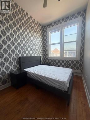 Windsor apartment for rent - A bedroom with a patterned wallpaper and a bed.
