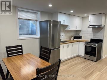 Woodstock (Woodstock - North) apartment for rent - LOWE UNIT - 1522 CAEN AVENUE Lowe Unit
