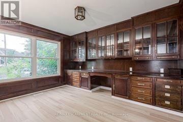 Mississauga (Sheridan) apartment for rent - A large kitchen with wooden cabinets and drawers.