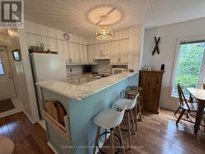 Collingwood townhouse for rent - A kitchen with a blue island and white cabinets.